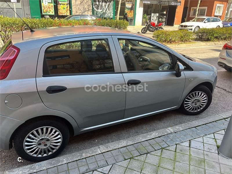 Usado Fiat Punto Active 75 CV (55 kW) 2009 Gris / plata Utilitario