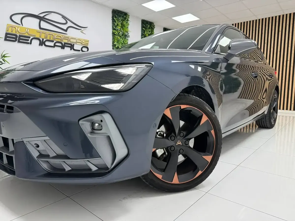 Usado Cupra Leon 150 CV (110 kW) 2024 Gris
