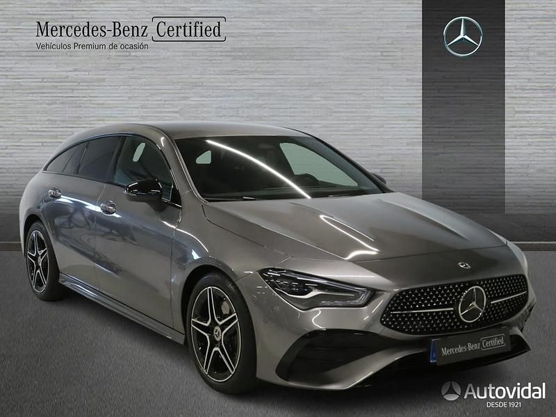 Usado Mercedes CLA200 Shooting Brake 150 CV (110 kW) 2025 Gris montaña Familiar