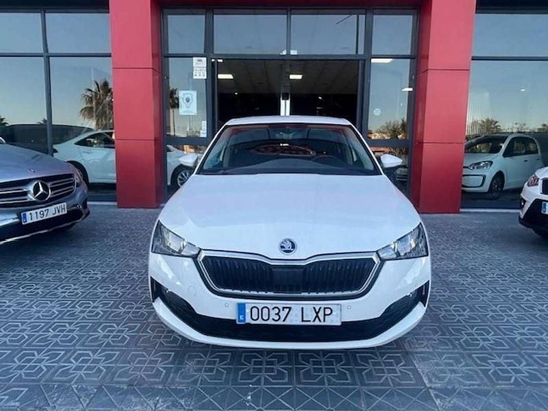Usado Skoda Scala Ambition 95 CV (69 kW) 2022 Blanco Utilitario