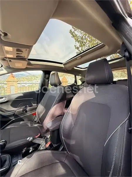 Usado Ford Fiesta Vignale 100 CV (73 kW) 2018 Gris / plata Utilitario