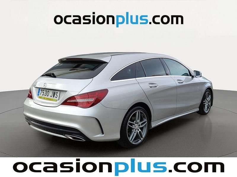 Usado Mercedes CLA200 Shooting Brake AMG 136 CV (100 kW) 2017 Gris plata Familiar