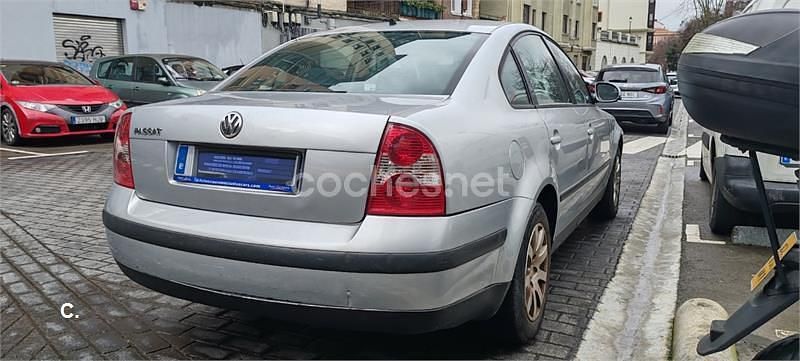 Usado VW Passat Comfortline 102 CV (75 kW) 2003 Gris / plata Berlina