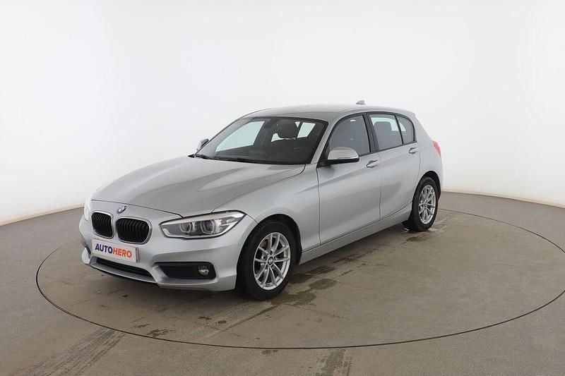 Usado BMW 118 Sport Line 135 CV (99 kW) 2019 Gris Utilitario