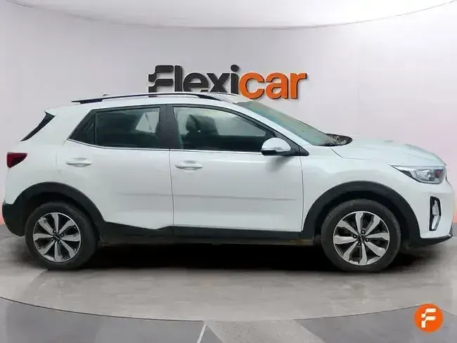 Usado Kia Stonic 84 CV (61 kW) 2023 Blanco SUV