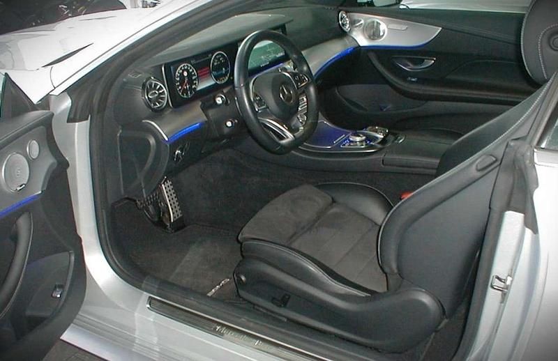 Usado Mercedes E220 AMG 194 CV (142 kW) 2018 Plateado Coupe