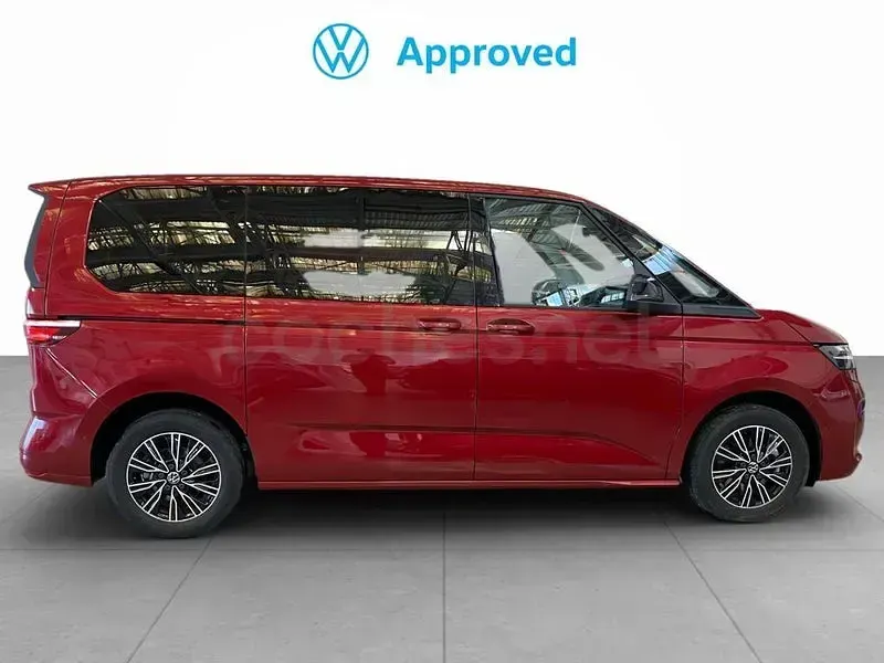 Usado VW Multivan Life 150 CV (110 kW) 2025 Rojo Monovolumen
