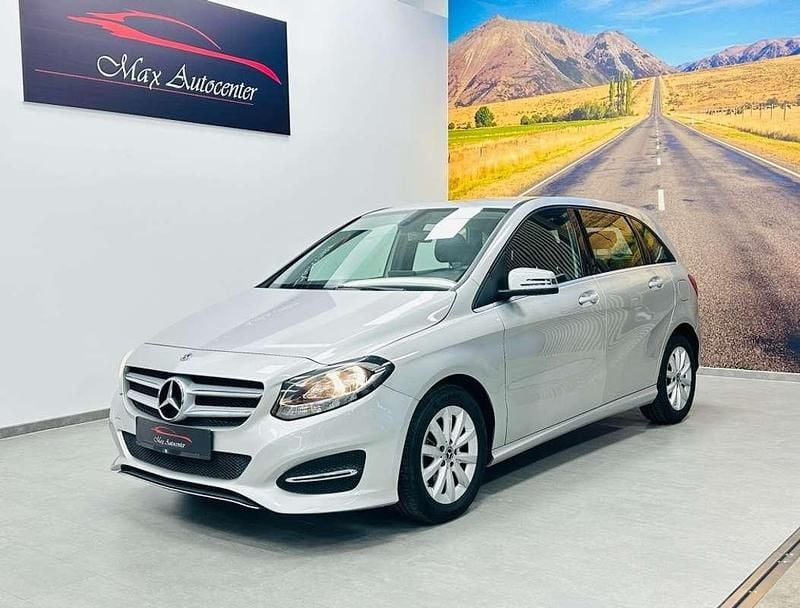 Usado Mercedes B200 136 CV (100 kW) 2018 Gris / plata Monovolumen