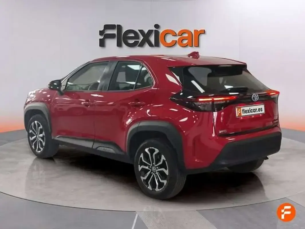 Usado Toyota Yaris Cross Active 116 CV (85 kW) 2023 Rojo SUV