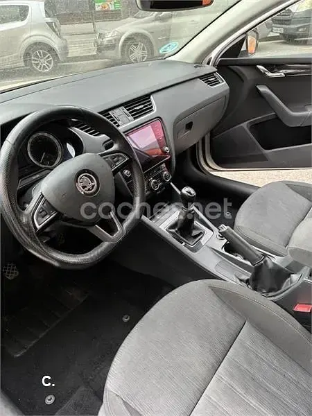 Usado Skoda Octavia Style 110 CV (80 kW) 2017 Blanco Familiar