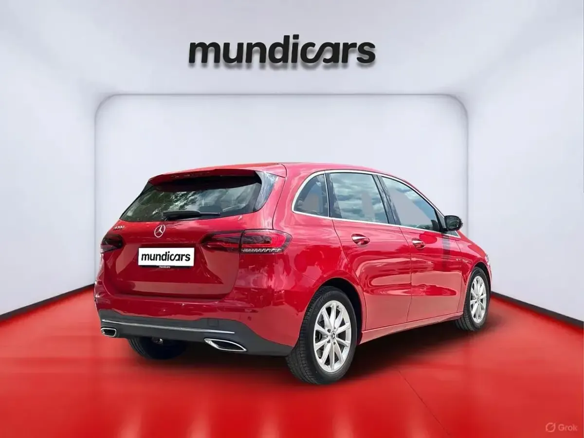 Usado Mercedes B200 165 CV (121 kW) 2019 Rojo Utilitario