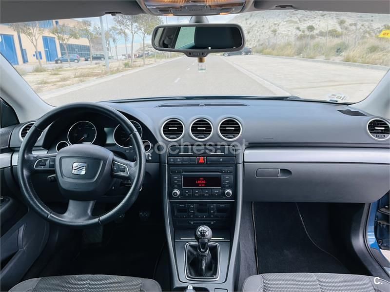 Usado Seat Exeo Ecomotive 143 CV (105 kW) 2012 Azul Familiar