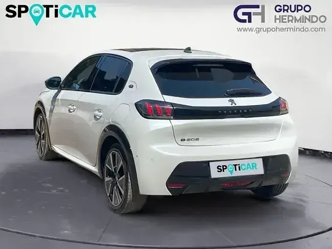 Usado Peugeot e-208 GT 100 kW (136 CV) 2021 Blanco Utilitario