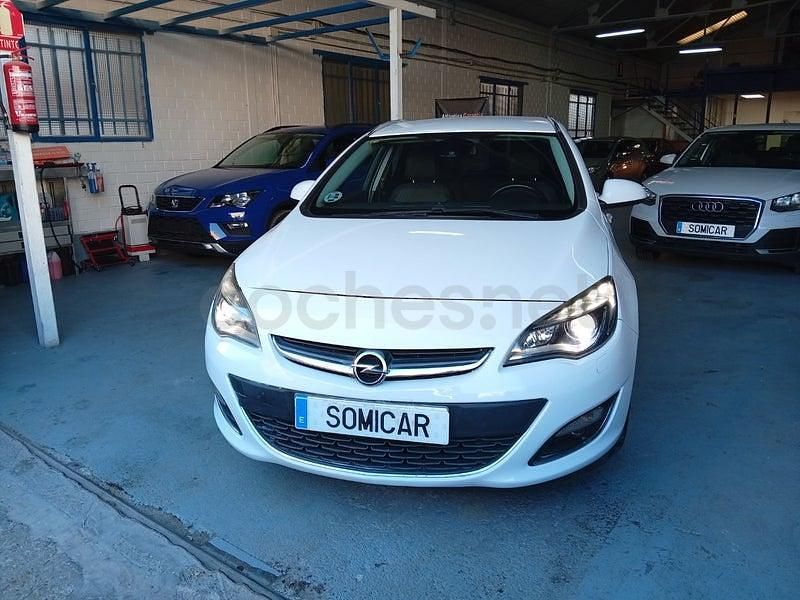 Usado Opel Astra Business 110 CV (80 kW) 2013 Blanco Familiar