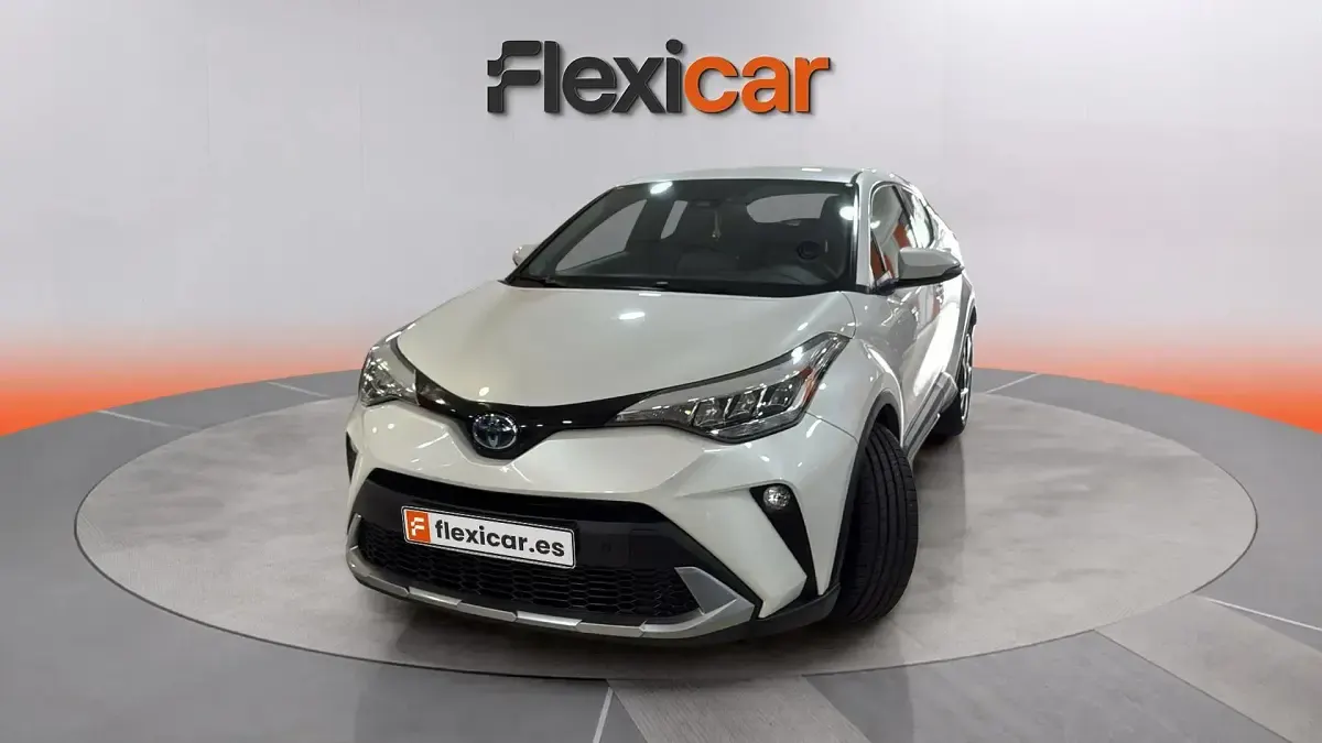Käytetty Toyota C-HR Advance 184 HP (135 kW) 2023 Valkoinen Katumaasturi
