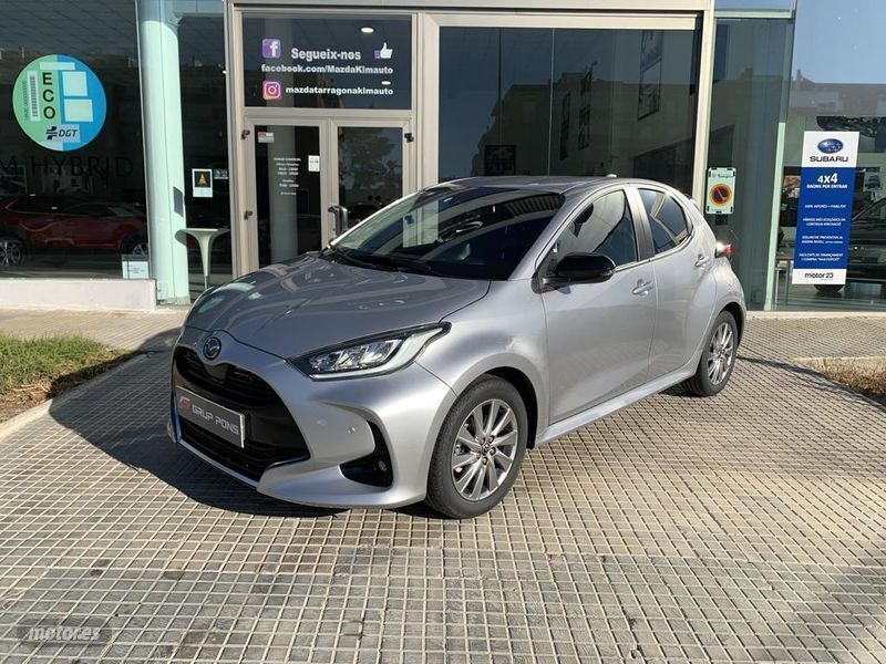 Gris / plateado Usado 2023 Mazda 2 Berlina | 23.880 € (Un poco caro) - Imagen 1/4