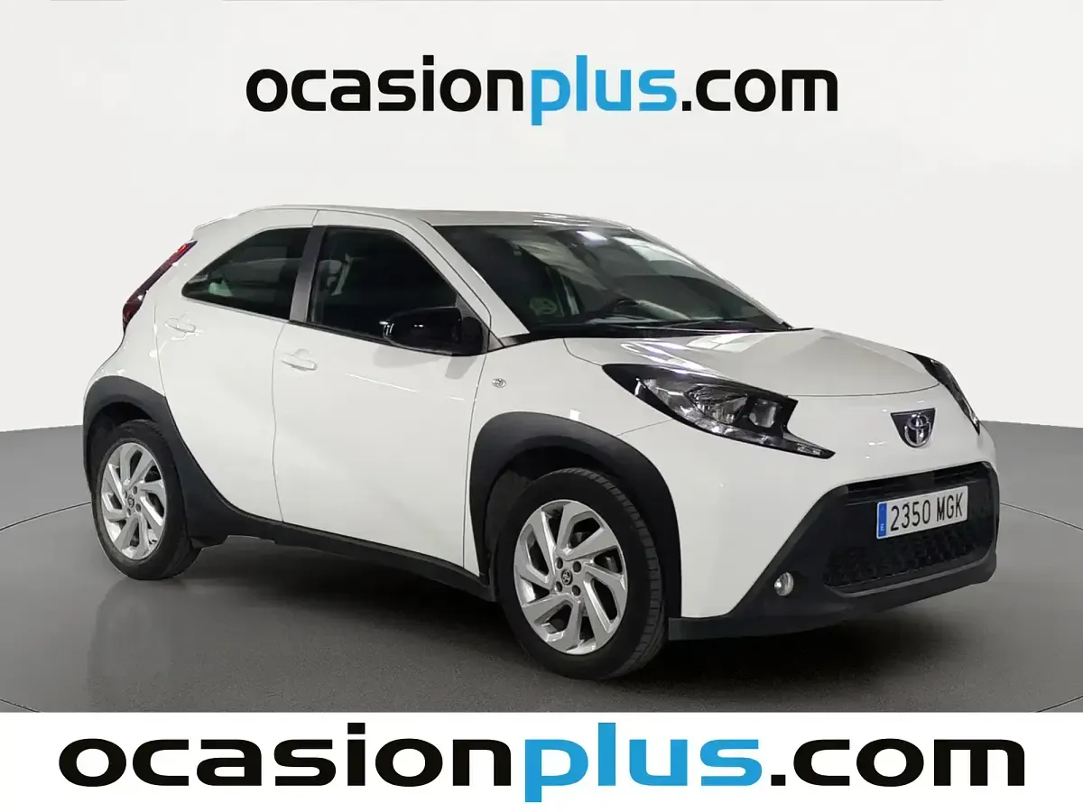 Usado Toyota Aygo X Play 72 CV (52 kW) 2023 Blanco SUV