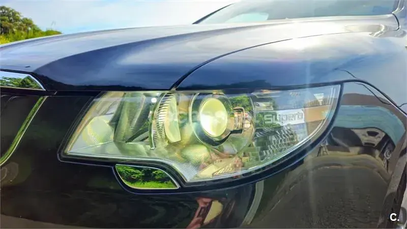 Usado Skoda Superb Ambition 140 CV (102 kW) 2010 Negro Familiar