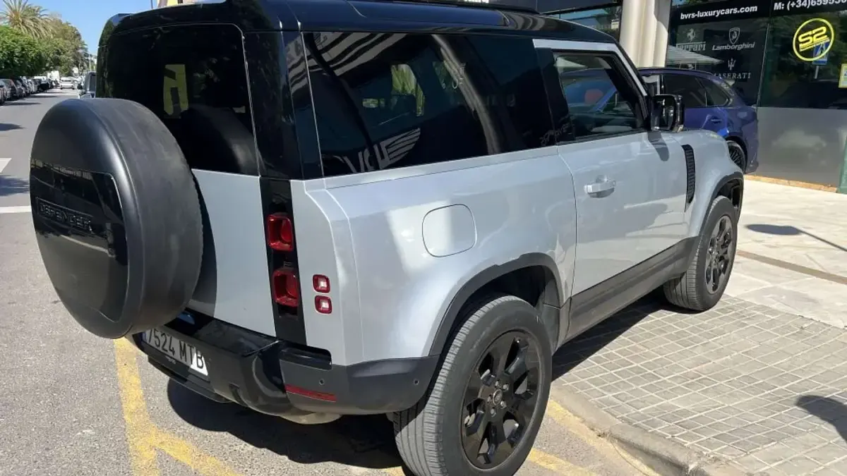 Usado Land Rover Defender SE 200 CV (147 kW) 2020 Plateado SUV