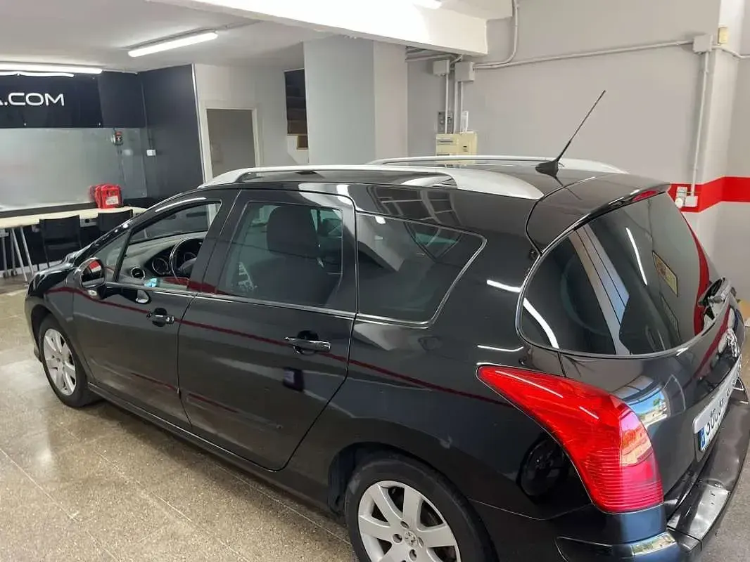 Usado Peugeot 308 SW Sportium 109 CV (80 kW) 2010 Negro Familiar