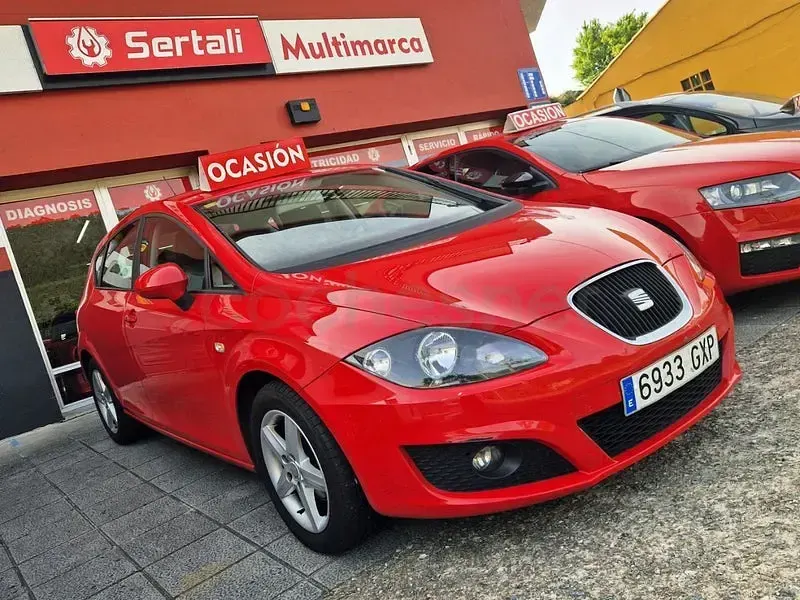 Usado Seat Leon Reference 105 CV (77 kW) 2010 Rojo Utilitario