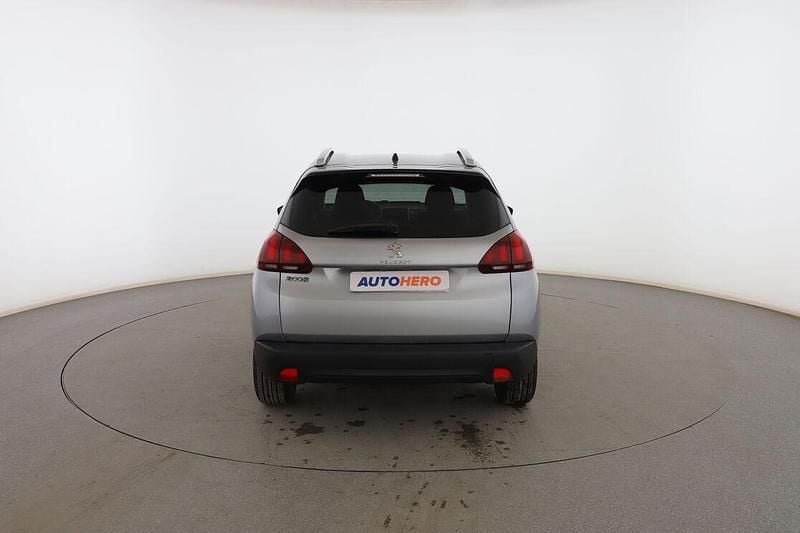 Usado Peugeot 2008 Style 82 CV (60 kW) 2018 Gris SUV