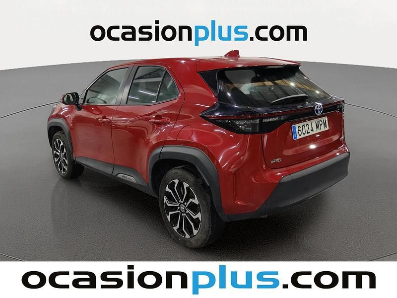 Usado Toyota Yaris Hybrid Active 116 CV (85 kW) 2024 Rojo Pickup/Camioneta