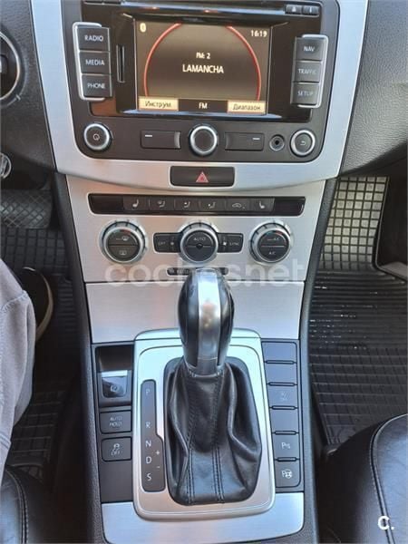 Gris / plata Usado 2013 VW Passat R-line BlueMotion Berlina | 5500 € (Caro) - Imagen 1/4