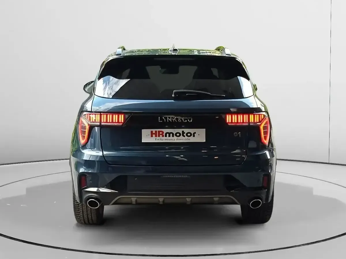 Begagnad Lynk & Co 01 261 HK (191 kW) 2022 Blå SUV