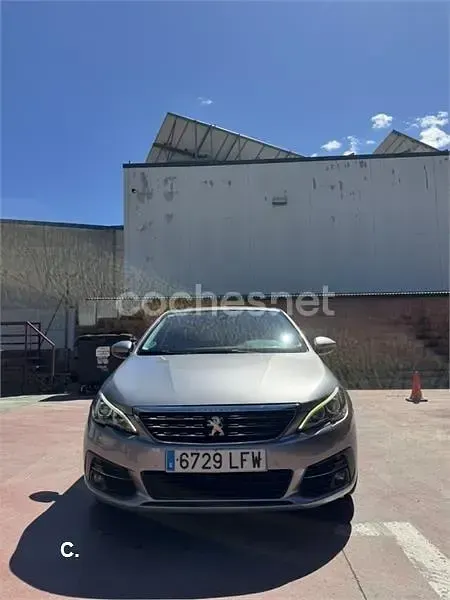 Usado Peugeot 308 Allure 130 CV (95 kW) 2020 Gris / plata Berlina