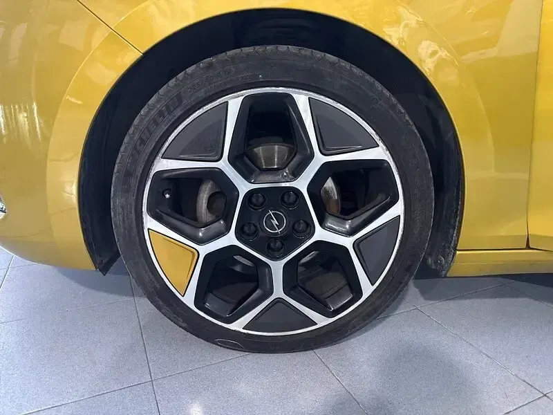 Usado Opel Astra Ultimate 130 CV (95 kW) 2022 Miel Utilitario