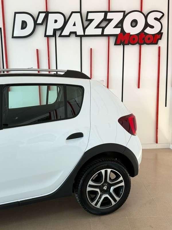 Usado Dacia Sandero Essentiel 95 CV (69 kW) 2018 Blanco Utilitario