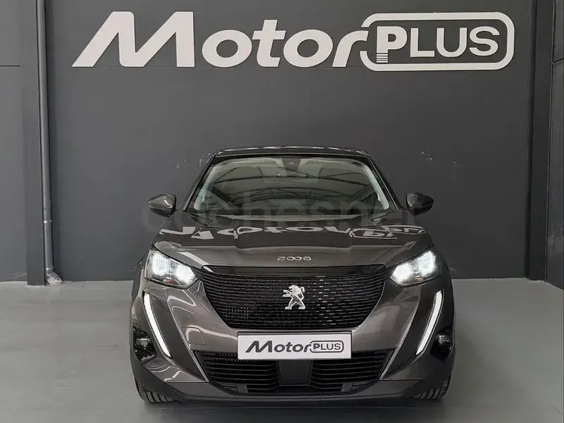 Usado Peugeot 2008 Active 101 CV (74 kW) 2020 Gris SUV
