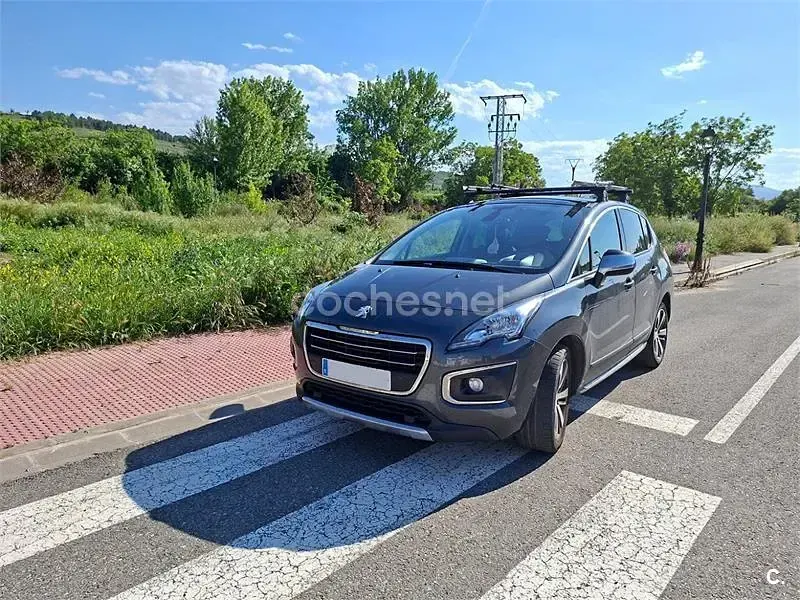 Usado Peugeot 3008 Allure 120 CV (88 kW) 2016 Gris / plata Berlina