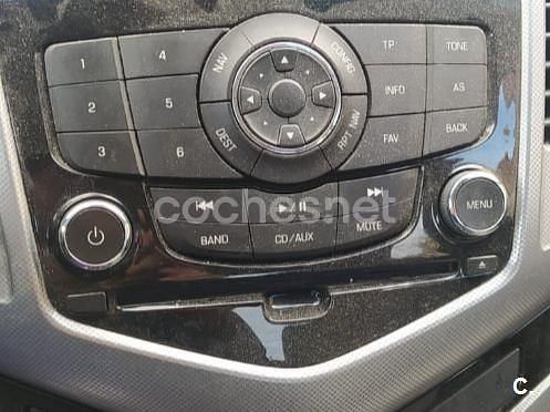 Usado Chevrolet Cruze LS 163 CV (119 kW) 2012 Beige Berlina