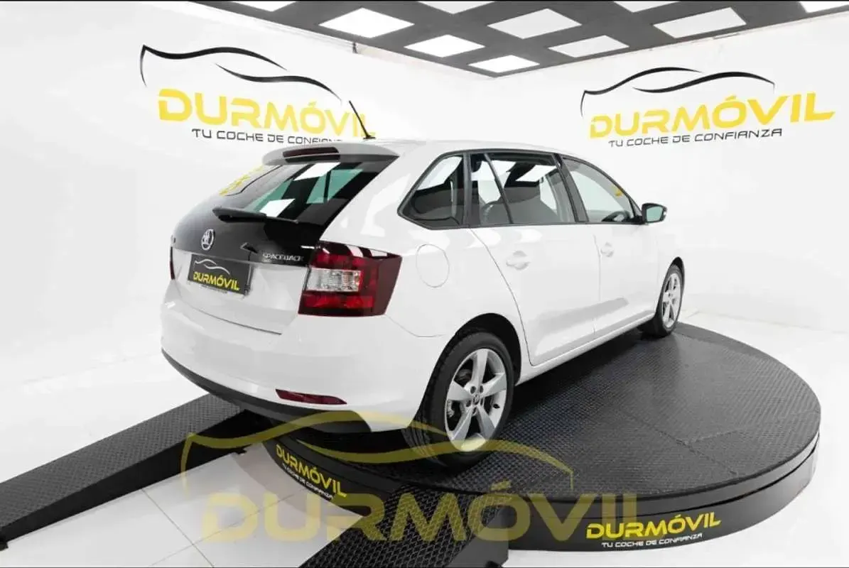 Usado Skoda Rapid 116 CV (85 kW) 2017 Blanco Utilitario