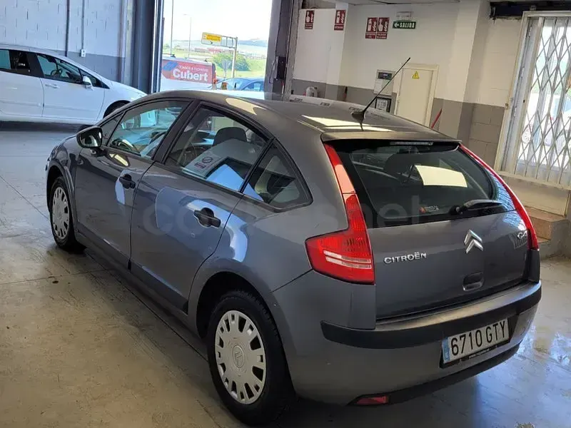 Usado Citroën C4 88 CV (64 kW) 2010 Gris / plata Berlina