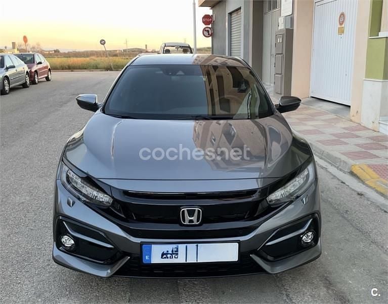 Usado Honda Civic Elegance 126 CV (92 kW) 2021 Gris / plata Berlina