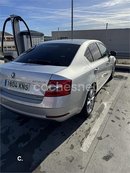 Usado Skoda Octavia 110 CV (80 kW) 2018 Gris / plata Berlina