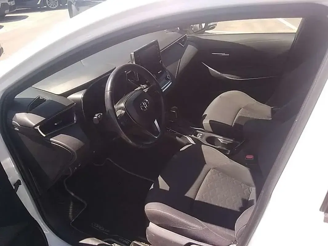 Usado Toyota Corolla Active 121 CV (88 kW) 2021 Blanco Familiar