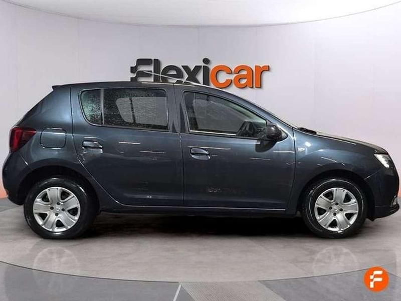 Usado Dacia Sandero Comfort 90 CV (66 kW) 2019 Azul Utilitario