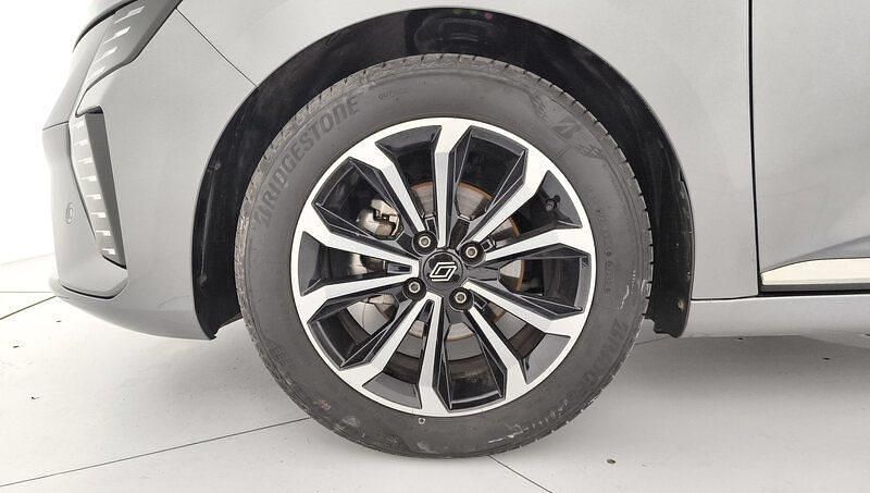 Usado Renault Clio V Techno 100 CV (73 kW) 2025 Gris Berlina