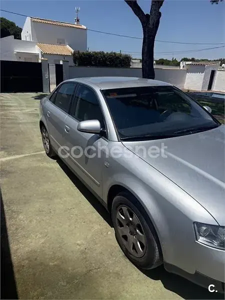 Usado Audi A4 130 CV (95 kW) 2002 Gris / plata Berlina