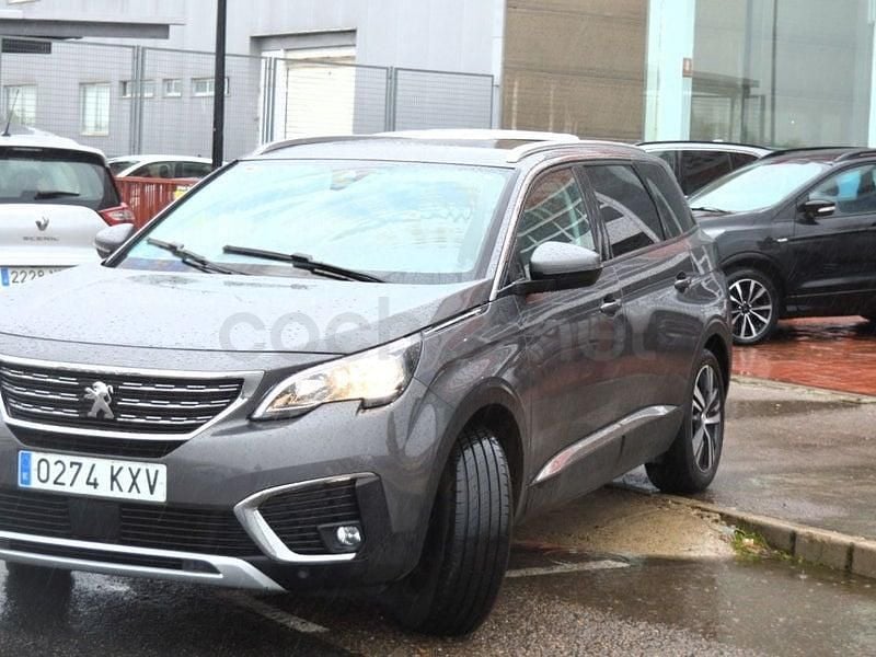 Usado Peugeot 5008 Allure 131 CV (96 kW) 2019 Gris / plata SUV