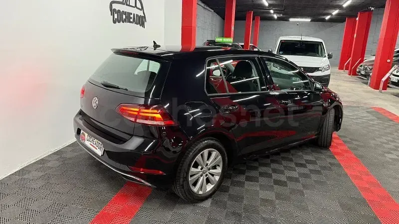 Usado VW Golf VII Advance 125 CV (91 kW) 2018 Negro Berlina
