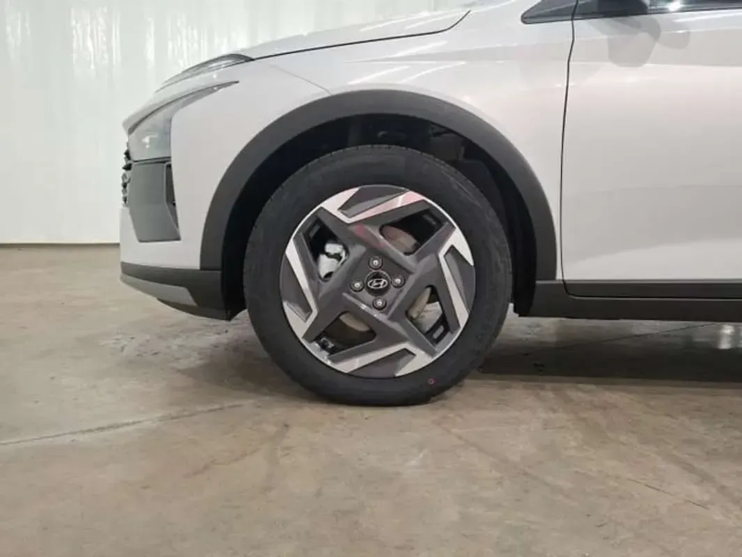 Usado Hyundai Bayon Blackline 90 CV (66 kW) 2026 Gris SUV