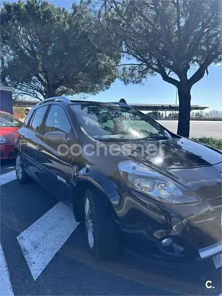 Usado Renault Clio GrandTour 75 CV (55 kW) 2011 Negro Familiar