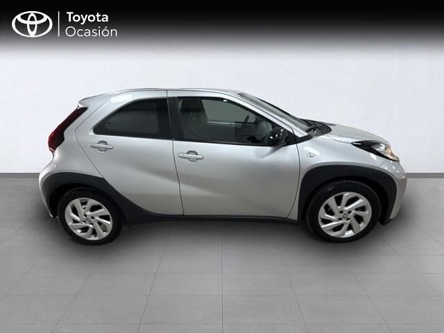 Usado Toyota Aygo X-play 69 CV (50 kW) 2024 Gris