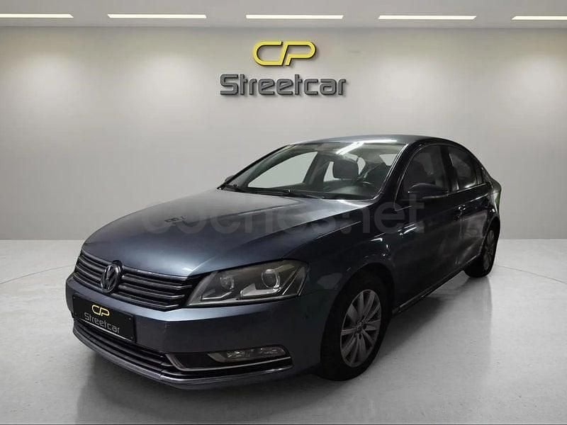 Usado VW Passat Advance 140 CV (102 kW) 2013 Gris / plata Berlina
