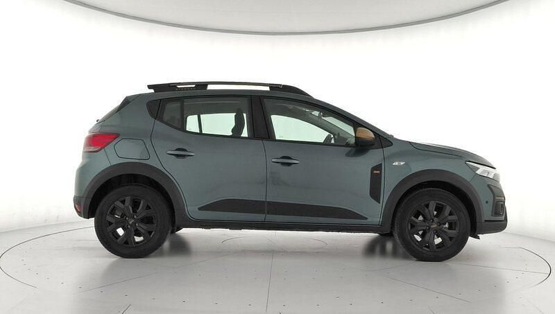 Usado Dacia Sandero Extreme 100 CV (73 kW) 2025 Verde Berlina